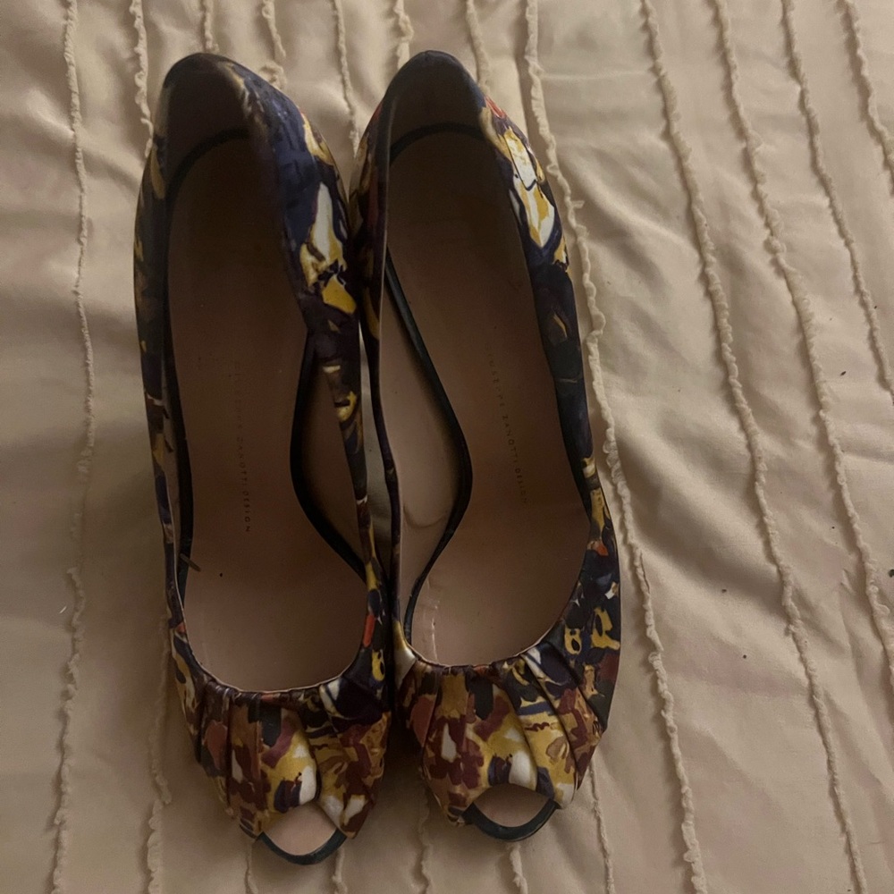DESIGNER SHOES